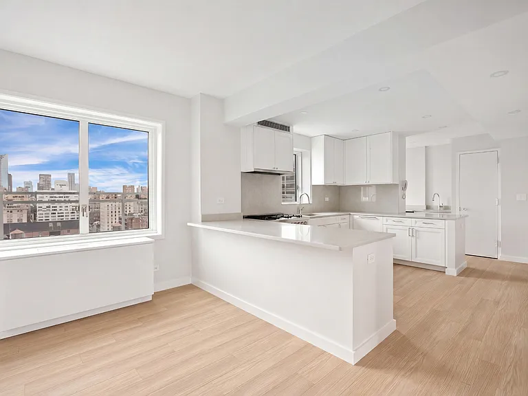 165 E 66th St #19A — Photo 7