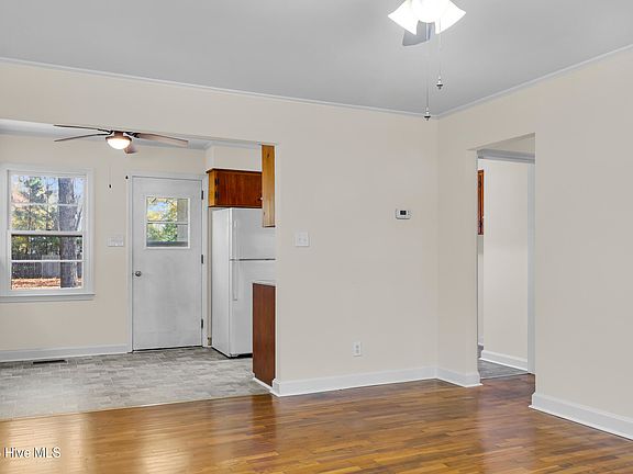 2nd image of 3504 Powell St