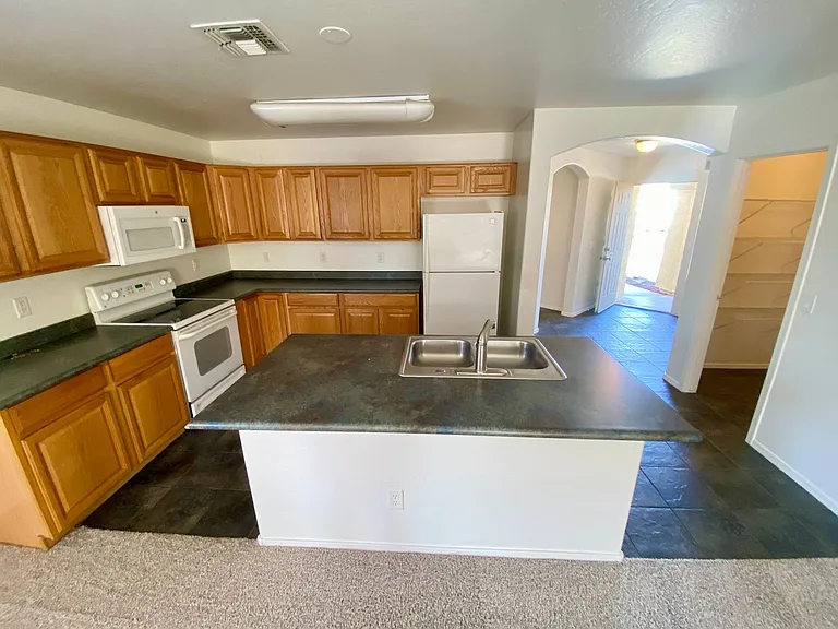 12537 W Redfield Rd — Photo 8