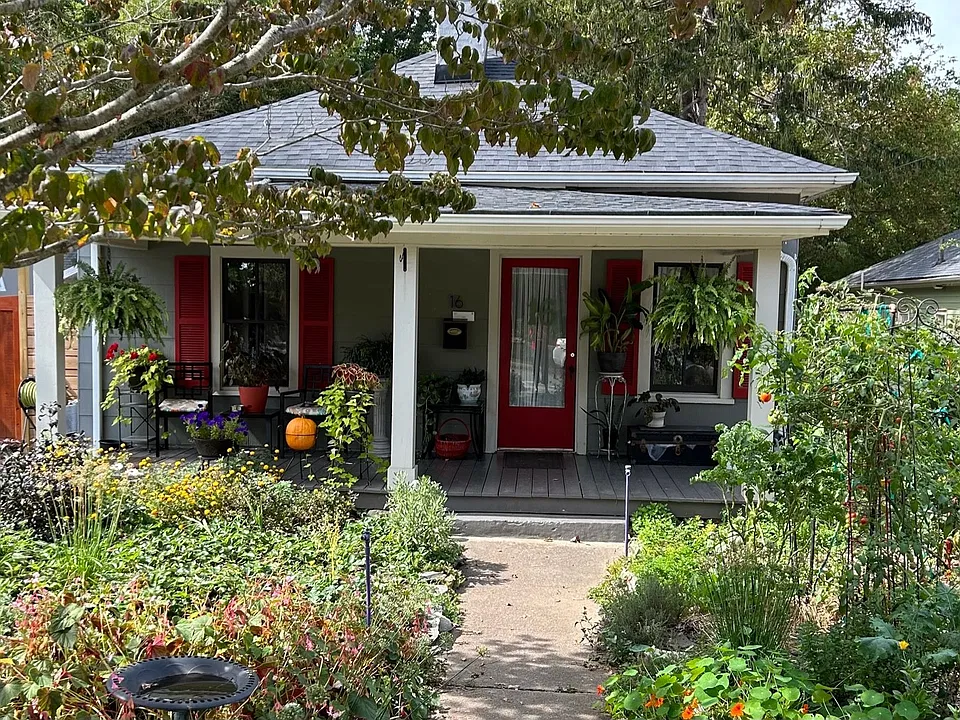 16 Murdock Ave