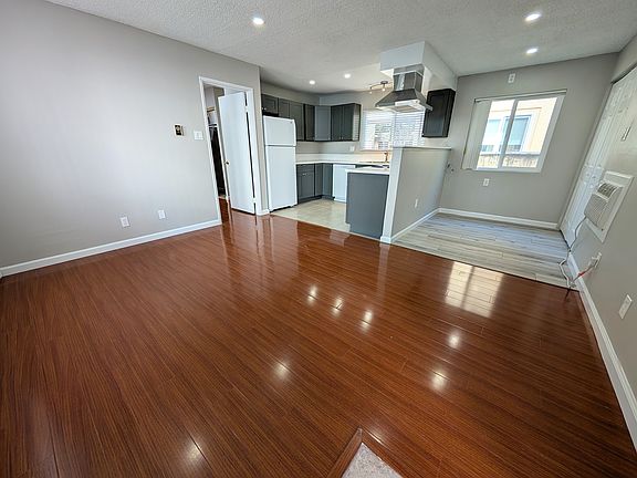 3rd image of 470 S Los Robles Ave APT 11
