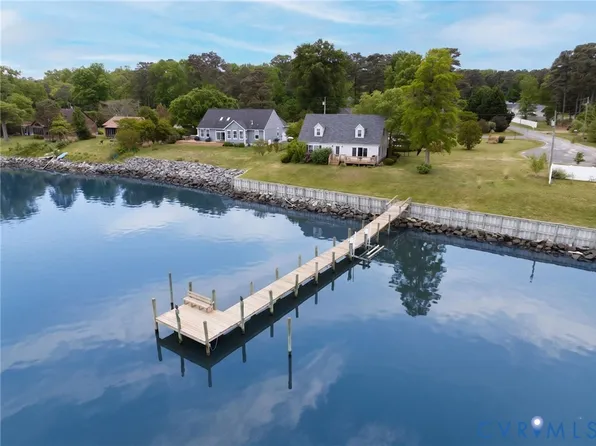31 Waterway Dr, Montross, VA 22520