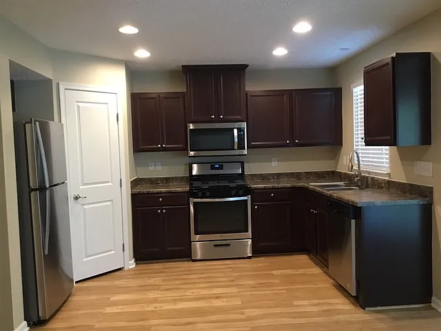 317 Evergreen Cir — Photo 2