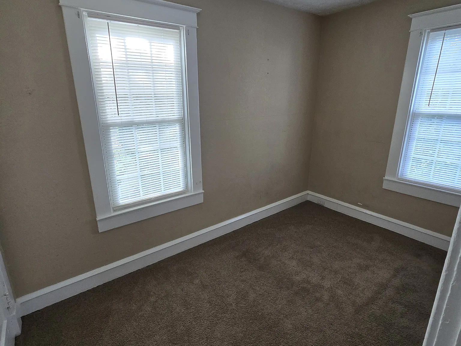 3 bed, 1.5 bath, 1200 sqft, $1,700 — Photo 4