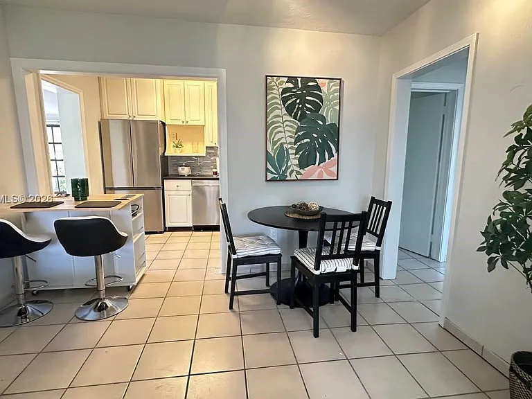 2475 SW 24th Ter — Photo 5