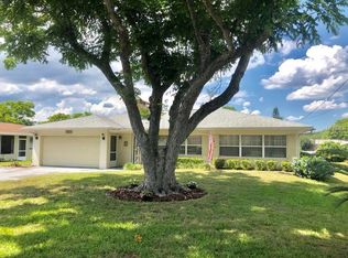 424 1st St, Tavares, FL 32778