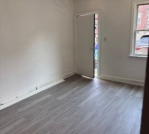 4th image of 2129 Seneca Rd APT 1