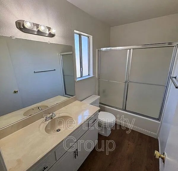 2037 S Tracy Ct — Photo 3