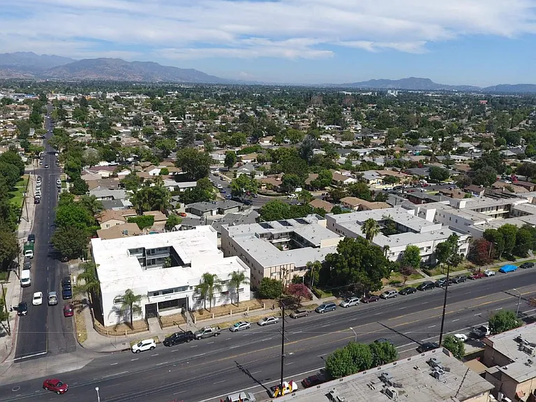 8924 Van Nuys Blvd — Photo 9