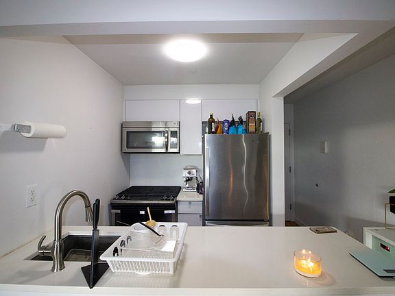 2nd image of 812 Lexington Ave APT 4R