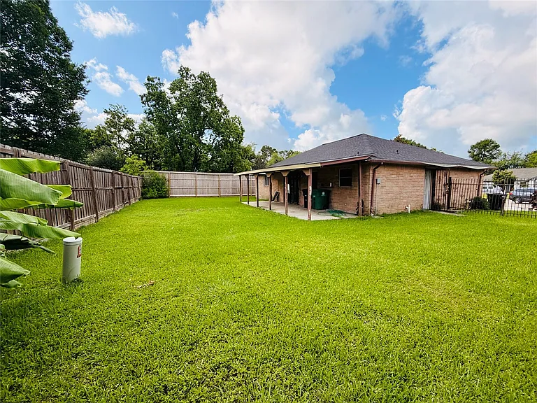 12211 Wessex Dr — Photo 20