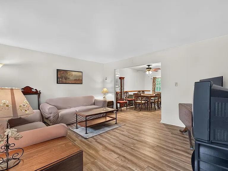 8 Cypress Dr — Photo 9