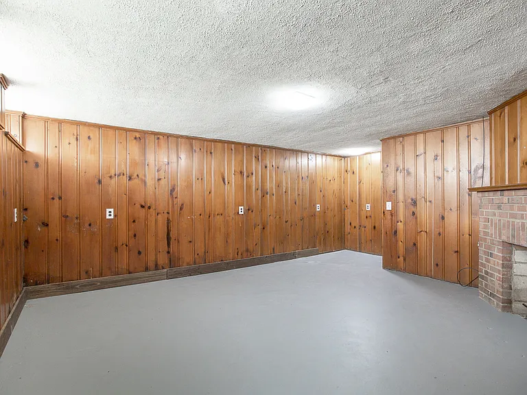 18121 Hiller Ave — Photo 25