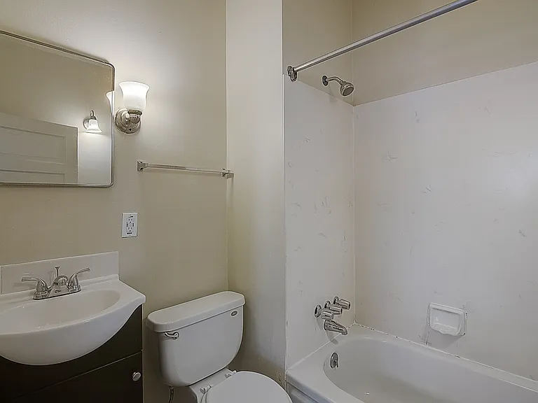 4707 Brooklyn Ave NE — Photo 8