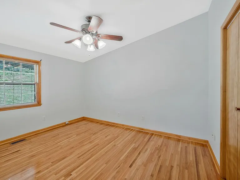 4857 Torbay Dr — Photo 25