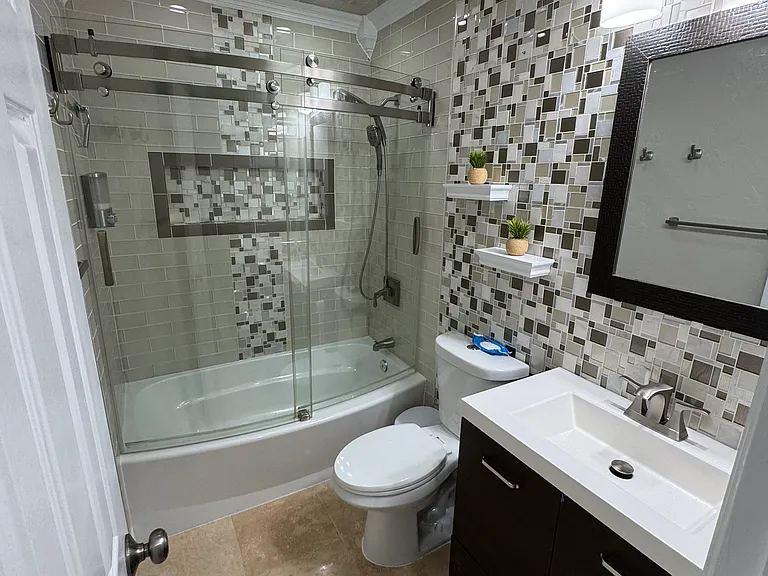 1705 Hawthorne Ln — Photo 18