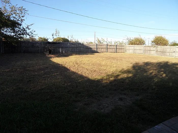 913 Springhill Dr — Photo 14