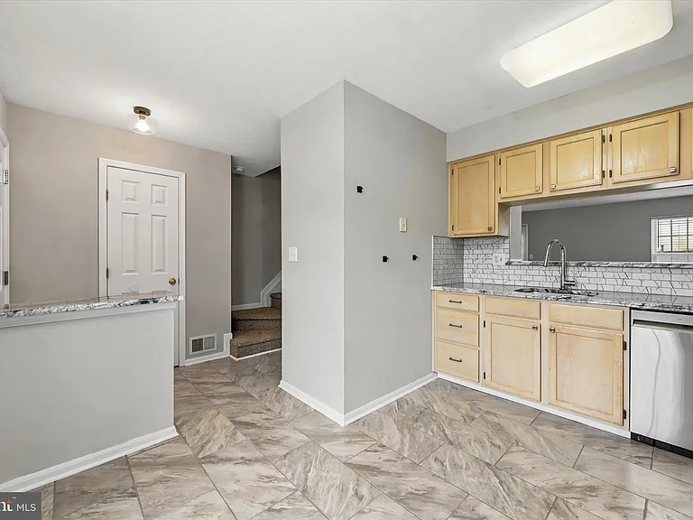 903 Glen Falls Ct — Photo 4