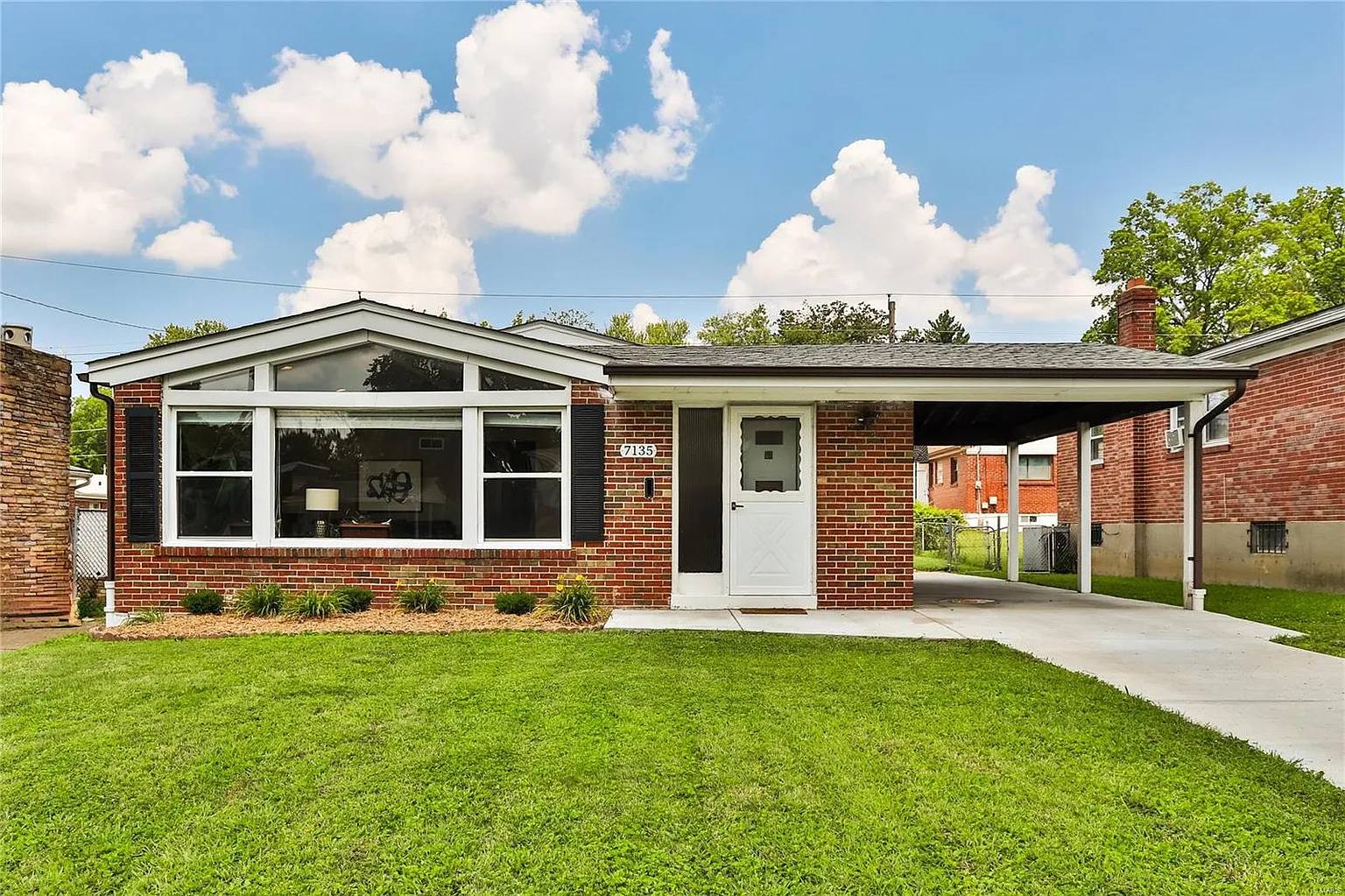 7135 Willow Tree Ln photo 1