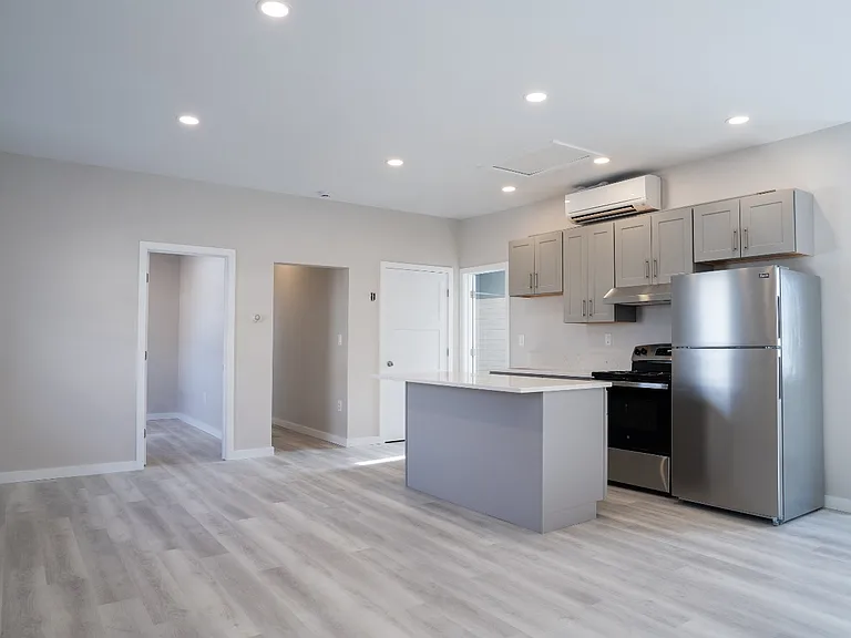 4001 Broadway #2 — Photo 2