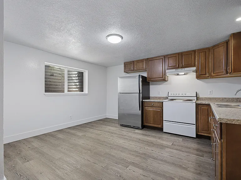 2319 Iowa Ave #B — Photo 6