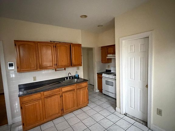 2nd image of 1204 Lincoln St #4