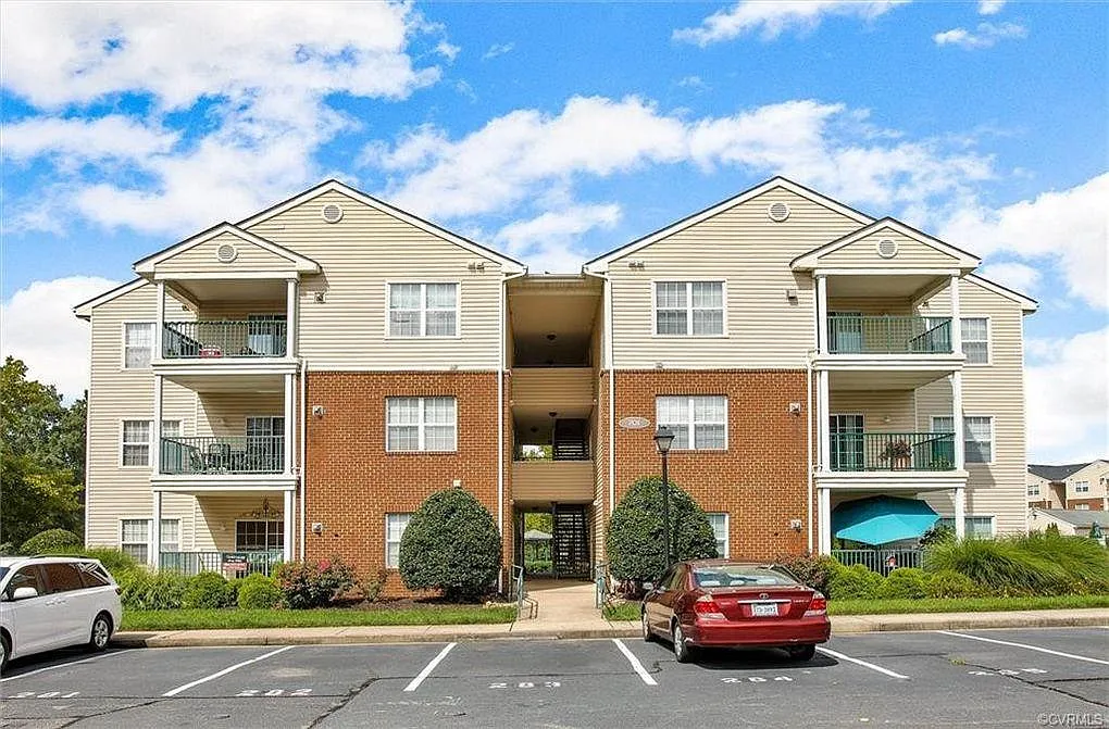 Building Photo - 701 Masters Row #F