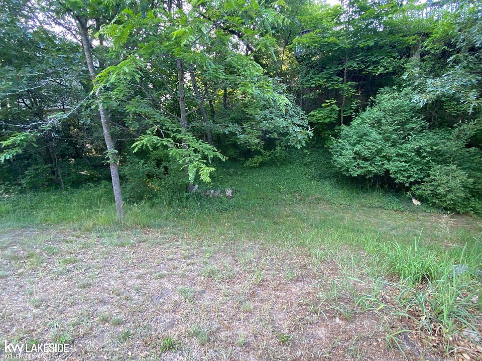 1st image of 6 Oak Pointe Dr