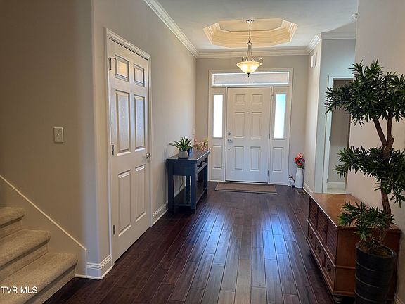 4th image of 1058 Waterbrooke Ln