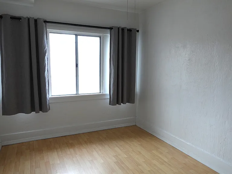 2048 E 3rd St #2048 — Photo 29