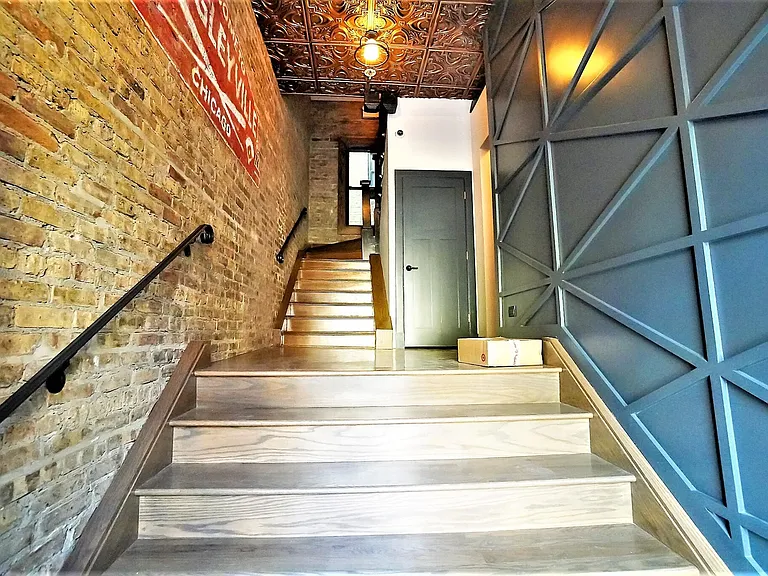 915 W Addison St #3 — Photo 5