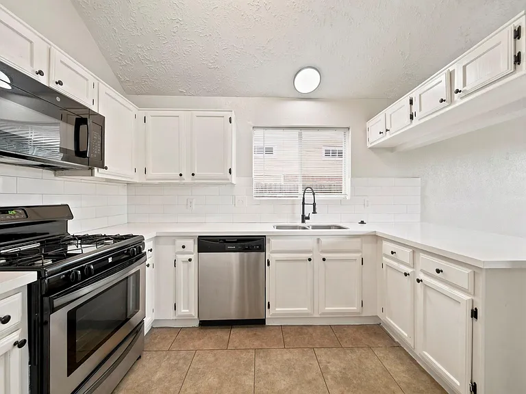 22039 Rivermead Dr — Photo 9