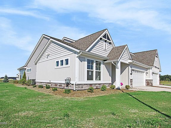 3rd image of 1013 NW South Cove Cir N #7