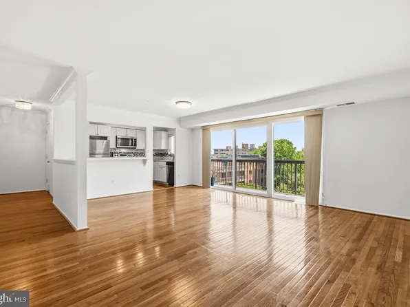 3240 S 28th St APT 403, Alexandria, VA 22302