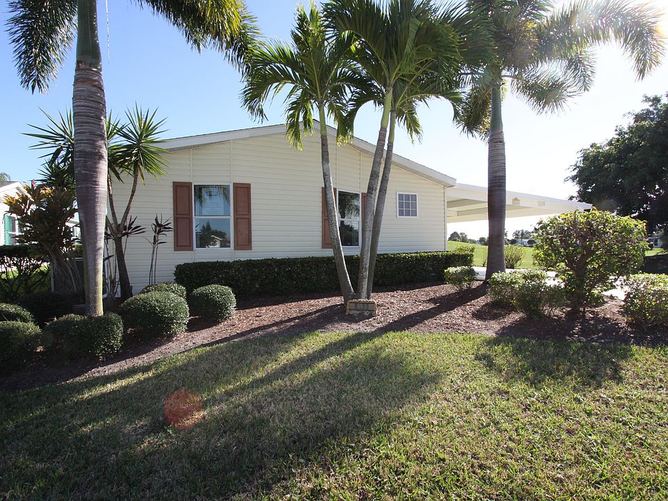 1st image of 8133 SE 9th Hole Drive
