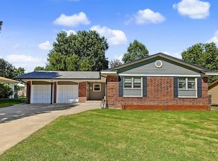 214 E Pioneer Pl, Mulvane, KS 67110
