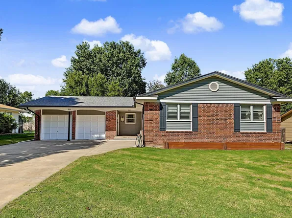 214 E Pioneer Pl, Mulvane, KS 67110
