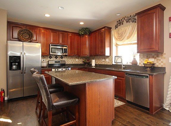 4th image of 4013 Stratford Ln