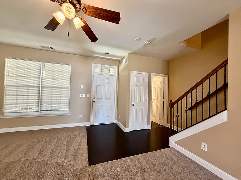 121 Walnut Cove Dr #D — Photo 3
