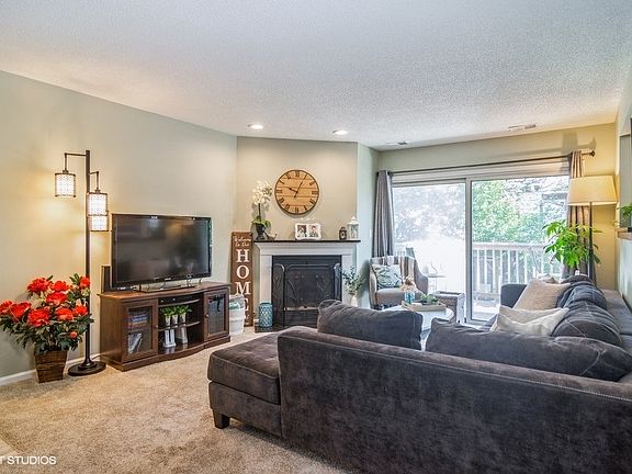 3rd image of 43 W Fern Ct Unit 225D
