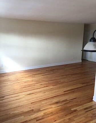 5th image of 225 E 239th St