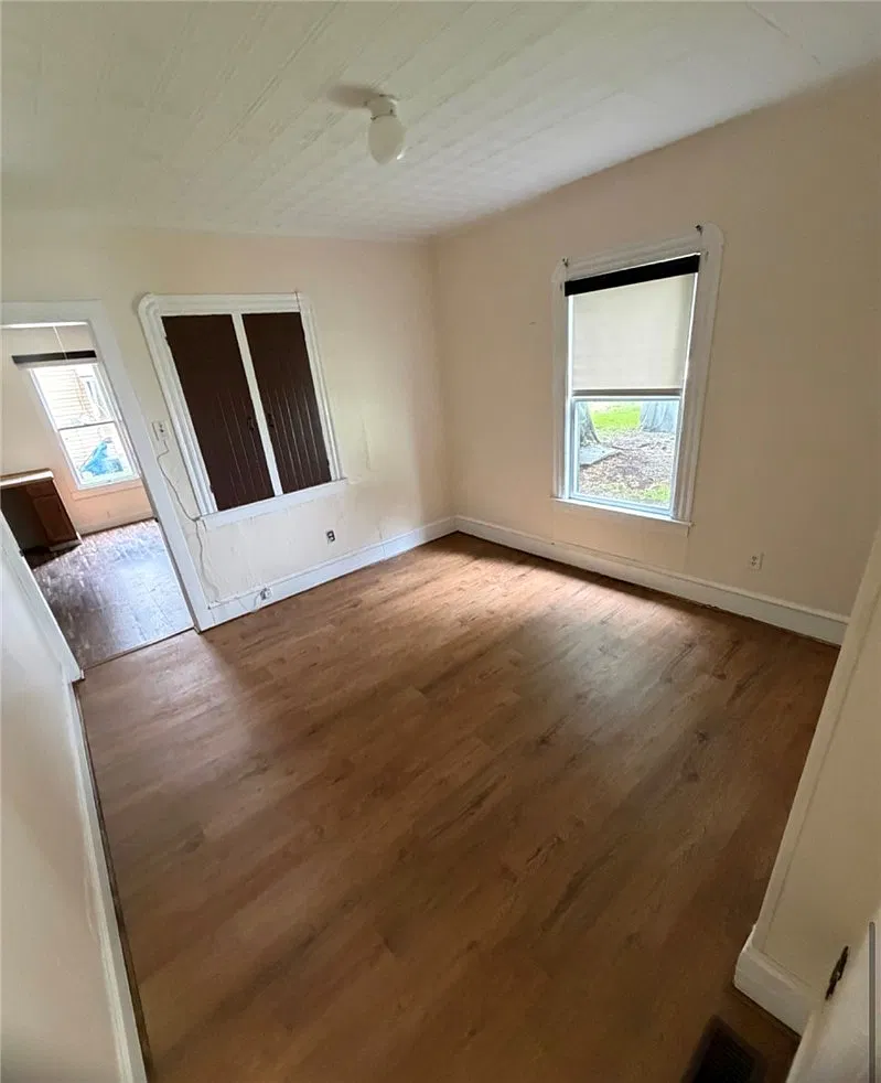 4 bed, 1.0 bath, 1092 sqft, $1,395 — Photo 2