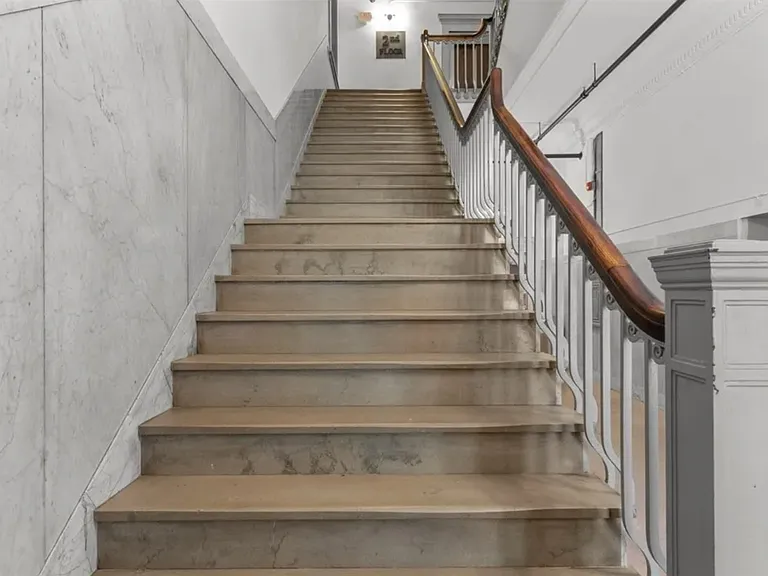 105 William St #402 — Photo 14