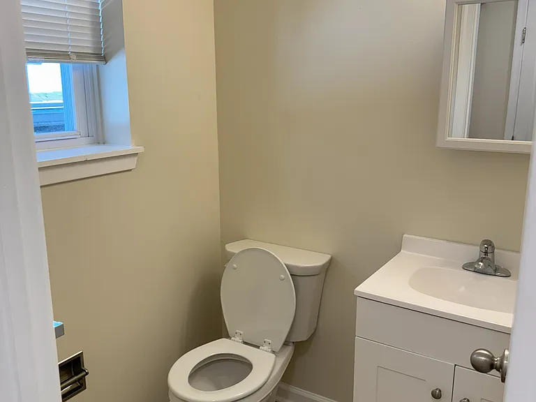 1/2 Bathroom