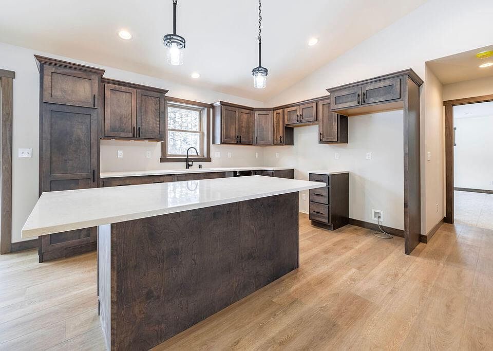 1st image of 1827 Golden Gate WAY