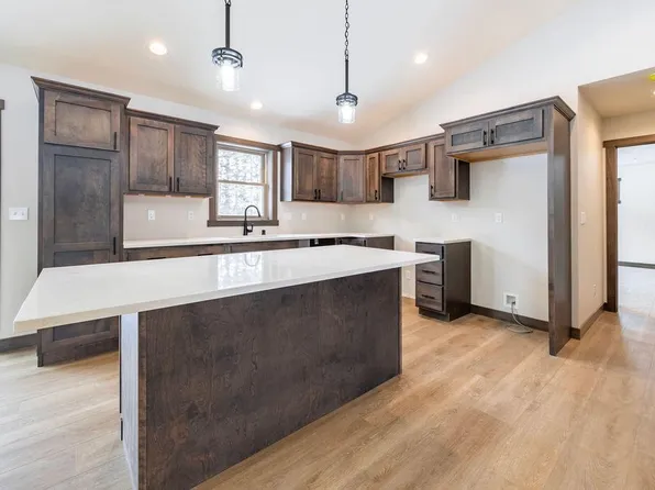 1827 Golden Gate WAY, Holmen, WI 54636