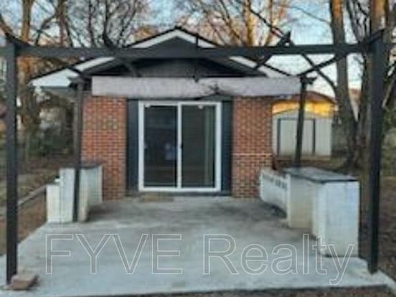 2nd image of 2327 Woodbine Ave