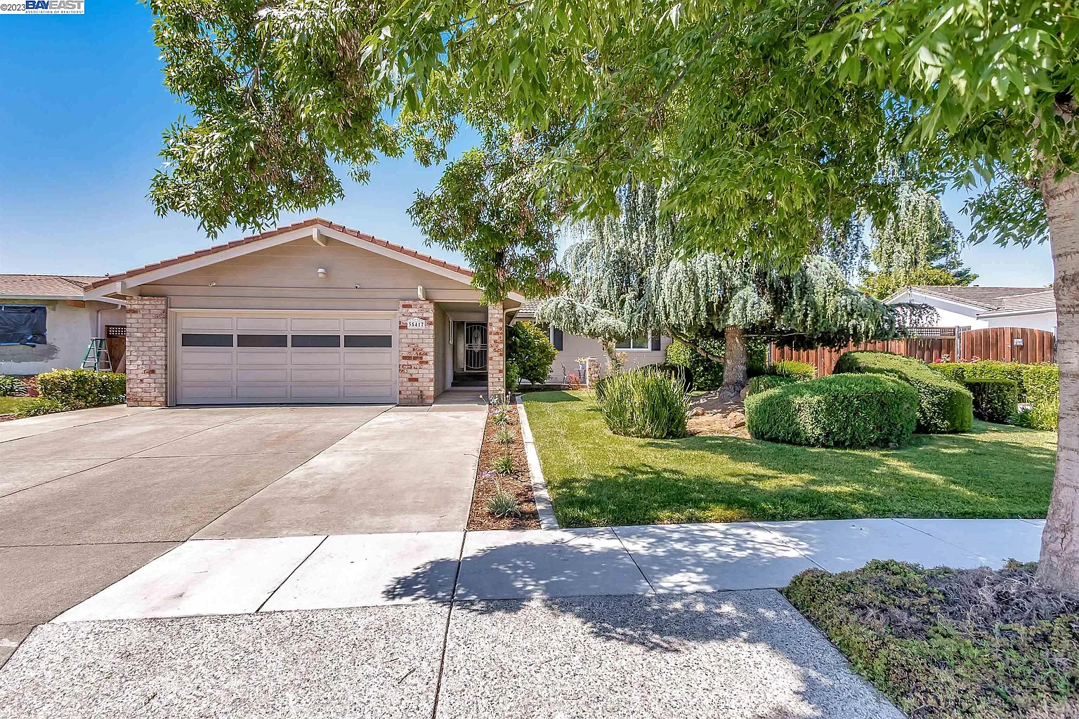 35417 Farnham Dr photo 1