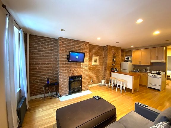 3rd image of 341 E 85th St APT 5