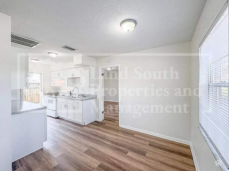 420 Allamanda Dr — Photo 5